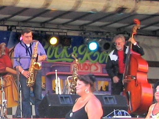 De saxofonist en de bassist (Foto: Dick Waanders)